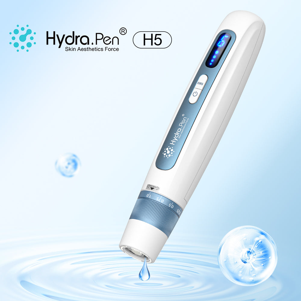 Hydra Pen H5 σε Μπλε του ατσαλιού με τοποθετημένη κεφαλή δοχείου, σε μπλε φόντο