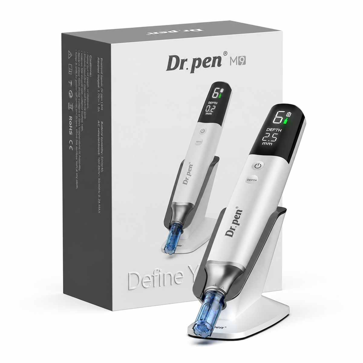 Λευκή Dr. Pen M9 στη βάση της, δίπλα στην αρχική συσκευασία προϊόντος